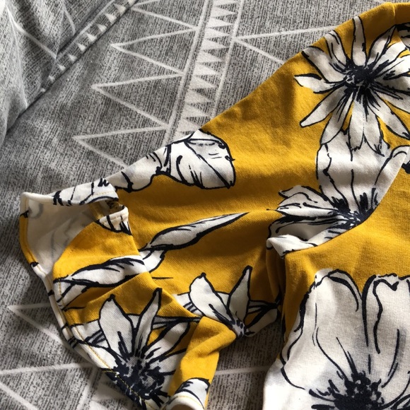 Woman’s Ann Taylor top, size medium - Picture 3 of 3